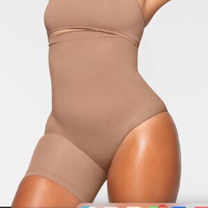 Skims Seamless Sculpt Solution Short Left Leg Exposed Shapewear Brown Size S